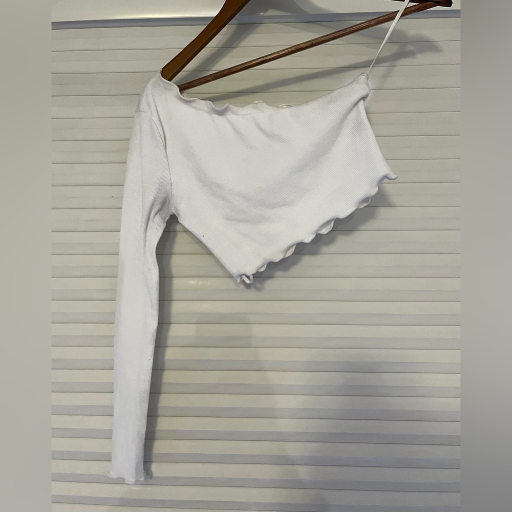 White one shoulder crop top
